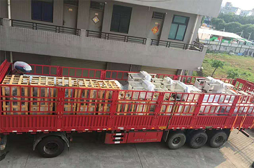 湖州客戶SMT設(shè)備專車送貨，貨到上門安裝調(diào)試