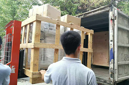 鎮(zhèn)江客戶SMT設(shè)備專車送貨，貨到上門安裝調(diào)試