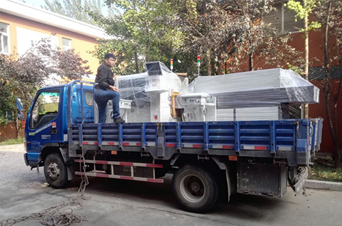 嘉善客戶SMT設(shè)備專車送貨，貨到上門安裝調(diào)試