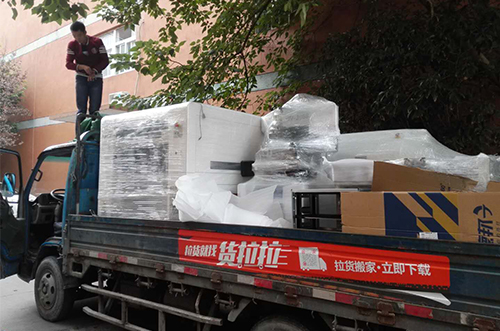 昆山客戶SMT設(shè)備專車送貨，貨到上門安裝調(diào)試