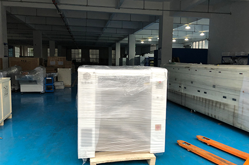 湖南客戶SMT設(shè)備專車送貨，貨到上門安裝調(diào)試