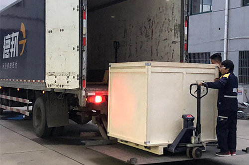 寧德客戶SMT設(shè)備專車送貨，貨到上門安裝調(diào)試